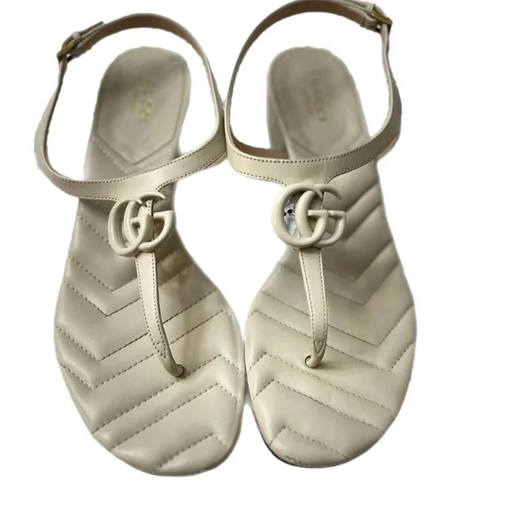 Gucci
Double G Logo Leather T-Strap Sandals
Women's Size: 8.5 | IT 38.5 - Picture 1 of 4